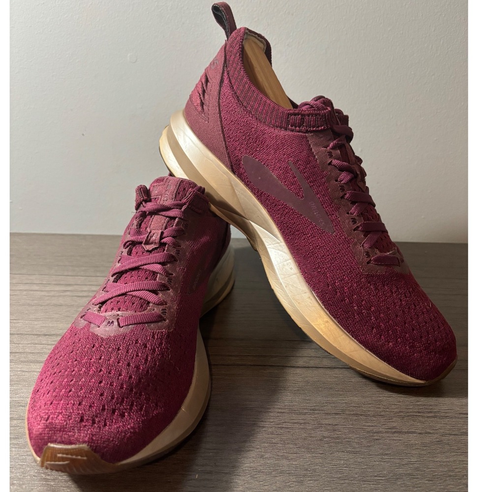 Brooks LeVitate 2 LE Running‎ Sneakers Maroon Women's Size 9.5